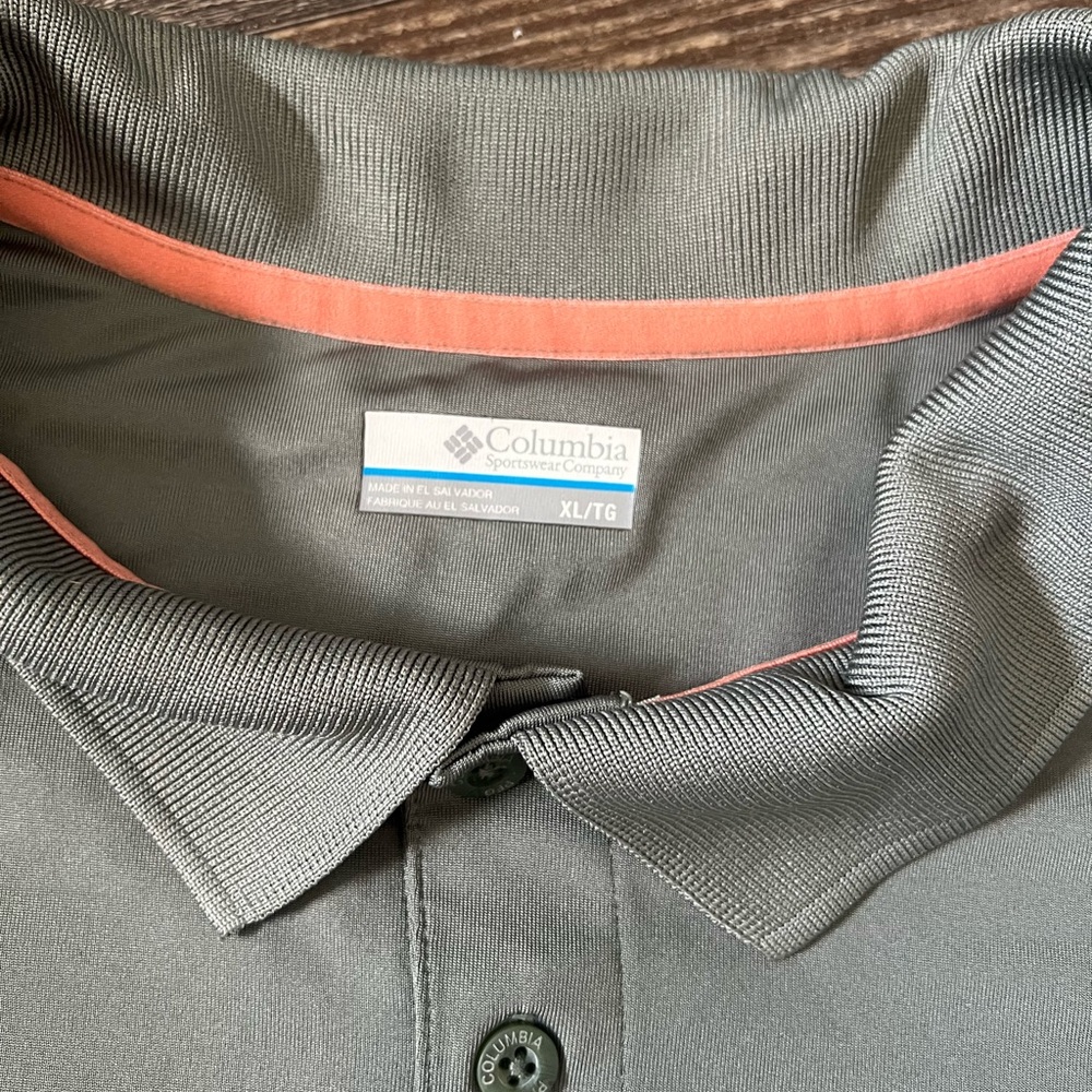 Men’s Columbia shirt